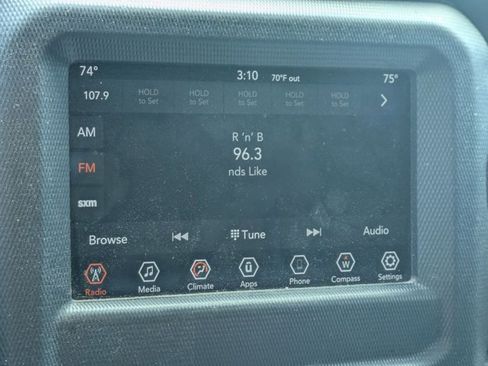 Used 2022 Jeep Gladiator Sport image 13