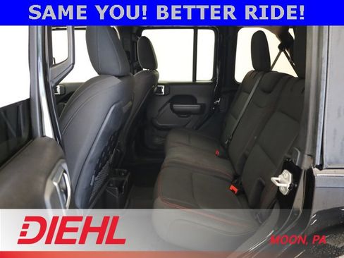 Used 2022 Jeep Wrangler Unlimited Rubicon w/ LED Lighting Group image 35