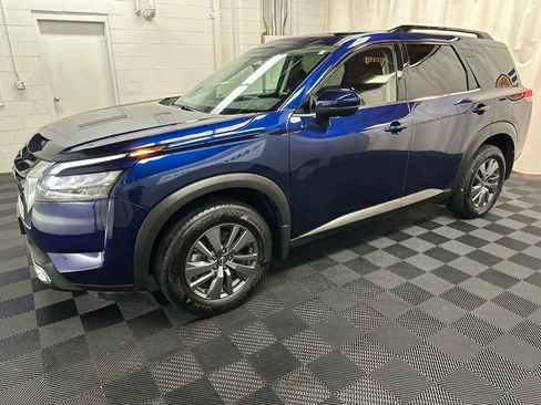 Used 2025 Nissan Pathfinder SV AWD/4WD image 5