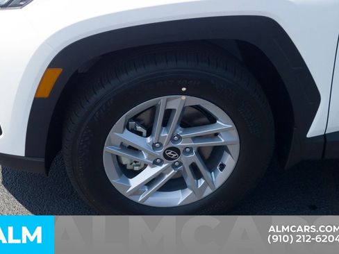 Certified 2025 Hyundai Tucson SE image 13