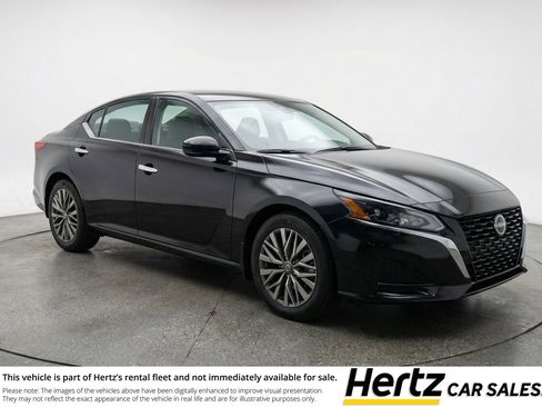 Used 2025 Nissan Altima 2.5 SV FWD image 1
