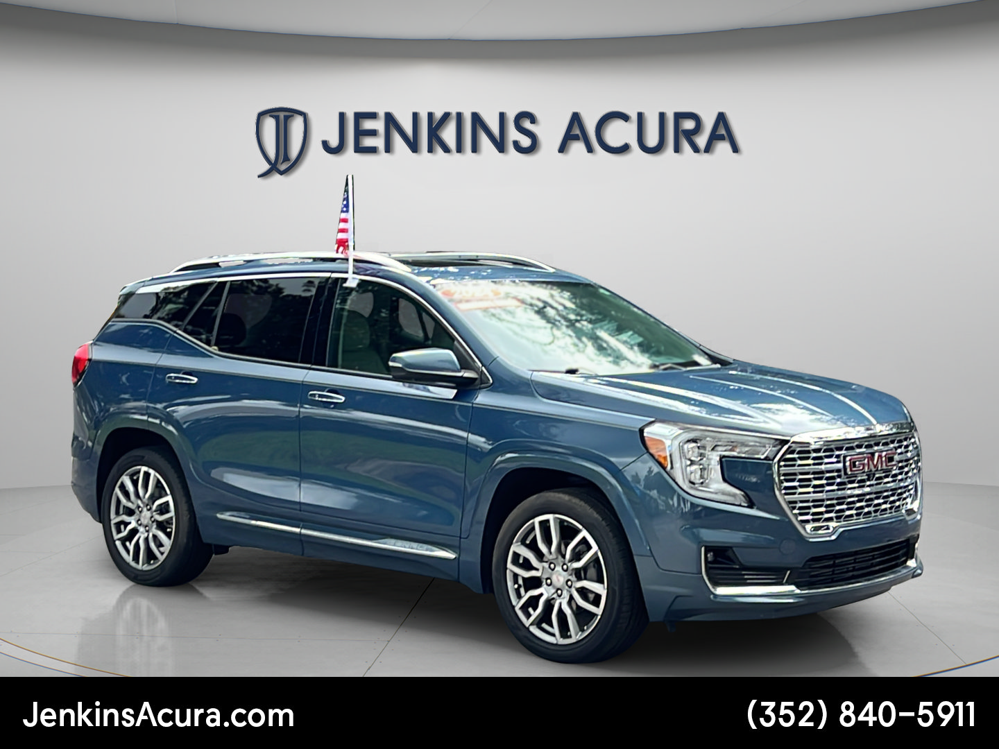 Used 2024 GMC Terrain Denali w/ Denali Premium Package AWD/4WD image 1