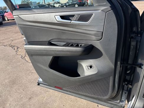 Used 2025 Volkswagen Atlas Cross Sport SE image 20