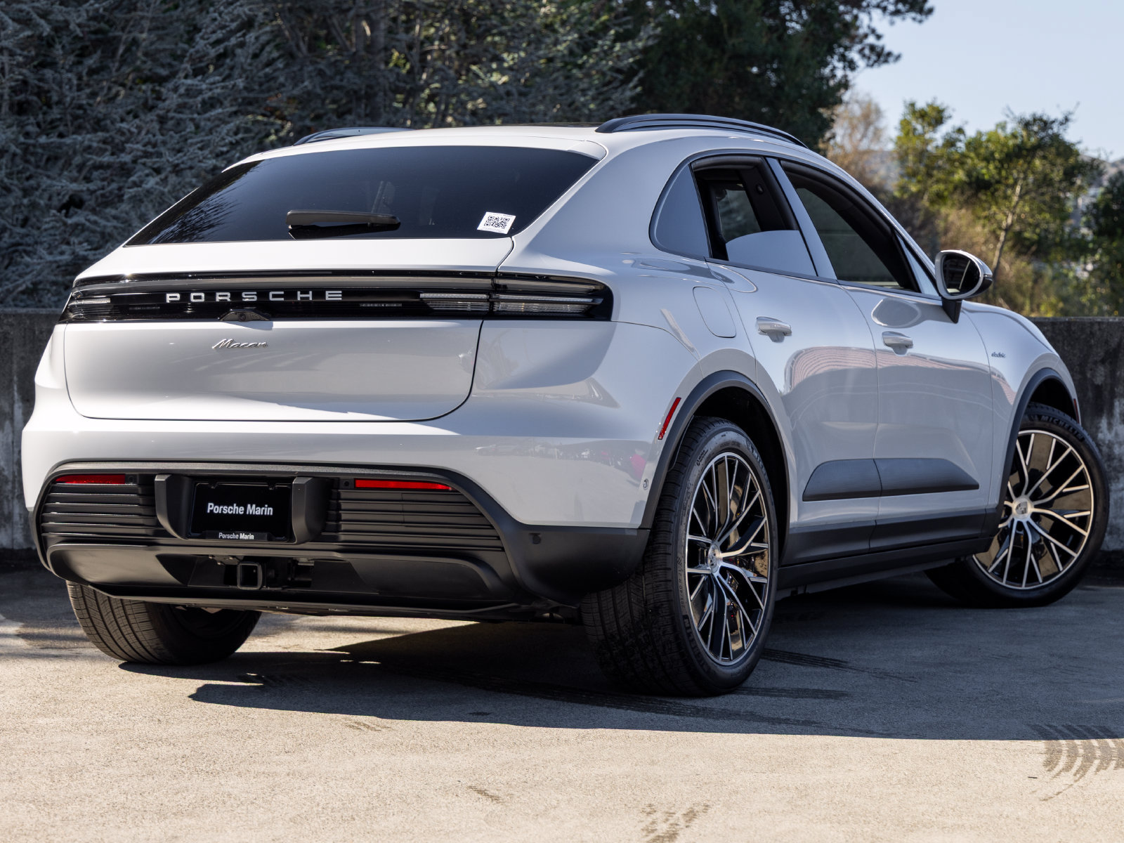 Certified 2025 Porsche Macan Electric RWD image 11