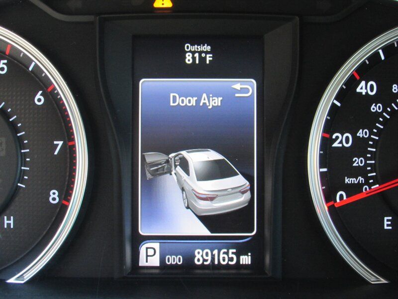 Used 2015 Toyota Camry SE w/ Moonroof Package FWD image 14