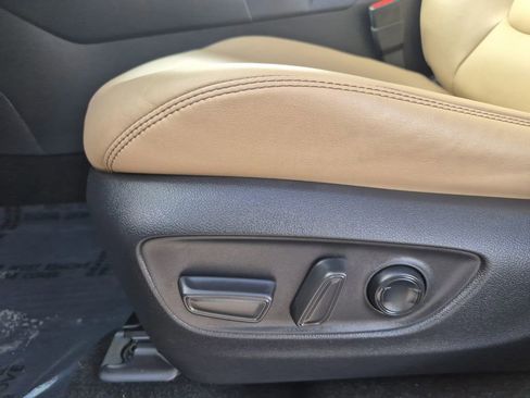 Used 2023 Toyota RAV4 XLE Premium image 11