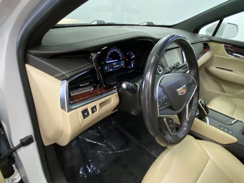 Used 2018 Cadillac XT5 Luxury w/ Driver Awareness Package AWD/4WD image 35