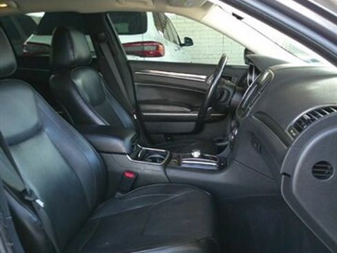 Used 2019 Chrysler 300 Limited image 28