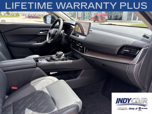 Used 2025 Nissan Rogue Platinum w/ Tech Package FWD image 14