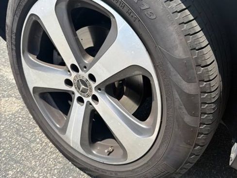 Used 2019 Mercedes-Benz GLC 300 image 8