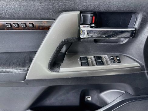 Used 2013 Toyota Land Cruiser AWD/4WD image 23