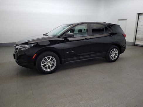 Used 2023 Chevrolet Equinox LS w/ LS Convenience Package AWD/4WD image 2