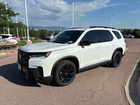 Used 2026 Honda Pilot Black Edition image 3