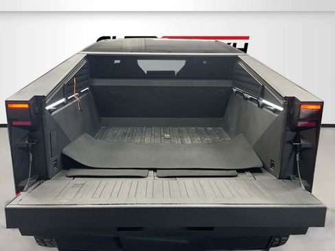 Used 2024 Tesla Cybertruck AWD Crew Cab image 26