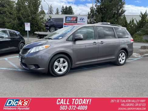 Used 2013 Toyota Sienna LE w/ Towing Pkg FWD image 1