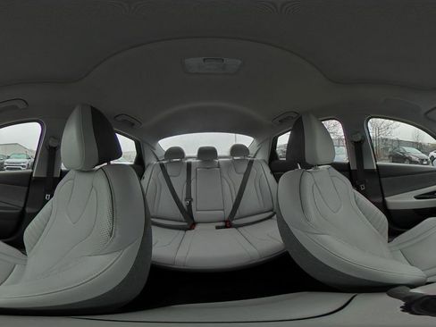 Used 2025 Hyundai Elantra Limited FWD image 43