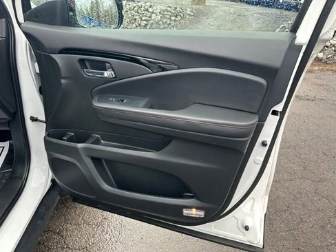 Used 2022 Honda Pilot Black Edition image 18