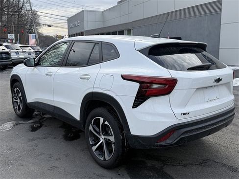 Used 2024 Chevrolet Trax RS image 5