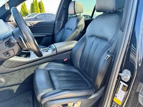 Used 2021 BMW X5 xDrive40i w/ M Sport Package AWD/4WD image 16