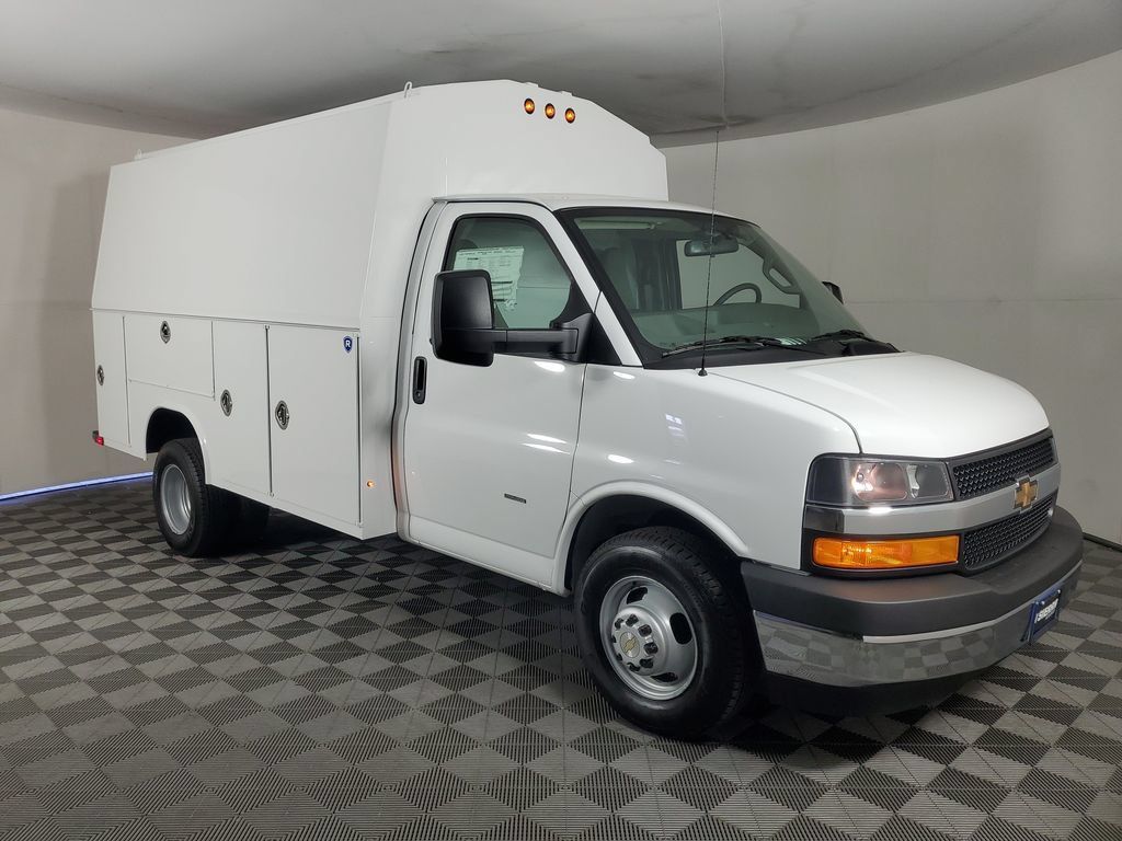 New 2026 Chevrolet Express 3500 w/ Power Convenience Package RWD image 3