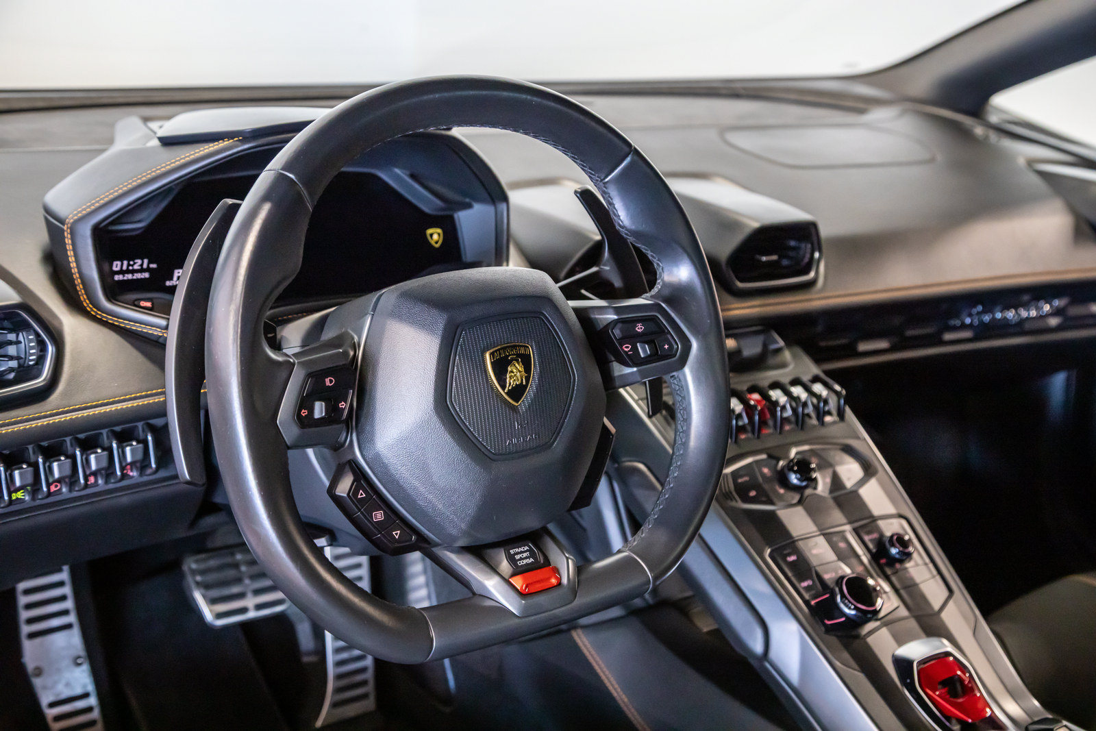 Used 2015 Lamborghini Huracan LP 610-4 AWD/4WD image 36