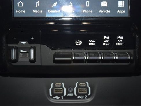 Used 2024 RAM 3500 Laramie w/ Night Edition image 32