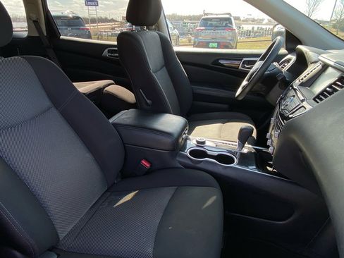 Used 2020 Nissan Pathfinder S image 17
