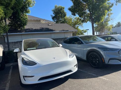 Used 2023 Tesla Model Y Performance AWD/4WD image 18