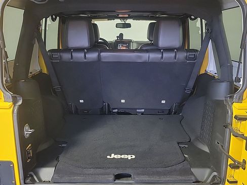 Used 2015 Jeep Wrangler Unlimited Sahara AWD/4WD image 7