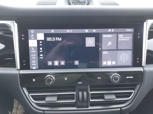 Used 2023 Porsche Macan Base image 14