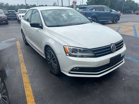 Used 2016 Volkswagen Jetta Sport FWD image 7