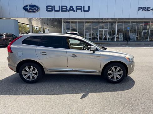 Used 2016 Volvo XC60 T6 w/ Proximity Package image 2