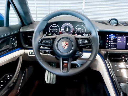 Used 2025 Porsche Panamera GTS image 16