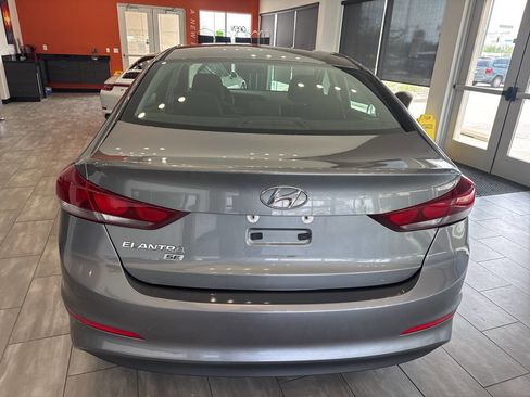 Used 2018 Hyundai Elantra SE image 12