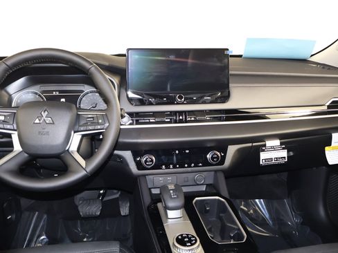 New 2026 Mitsubishi Outlander SE image 11