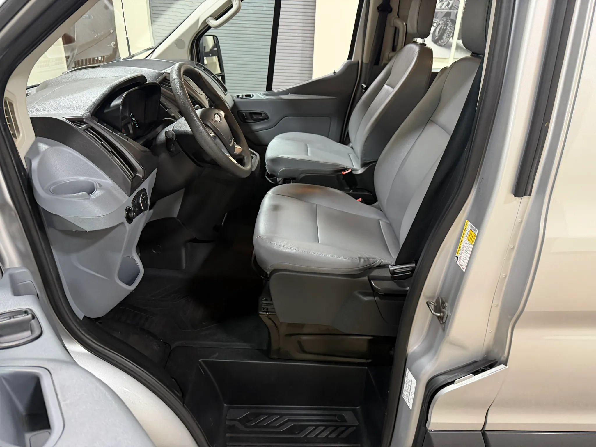Used 2018 Ford Transit 350 XL RWD image 34