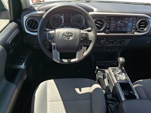 Used 2020 Toyota Tacoma SR5 AWD/4WD image 11