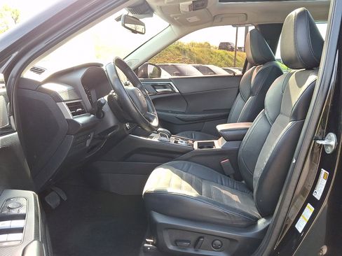 Used 2023 Mitsubishi Outlander ES AWD/4WD image 13