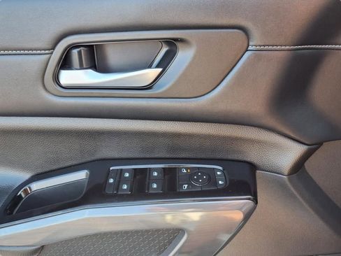 Used 2022 Nissan Pathfinder SL image 18