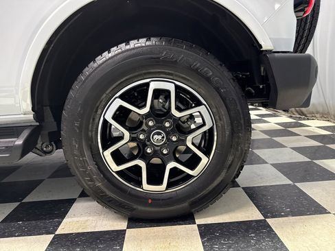 Used 2025 Ford Bronco Outer Banks image 7