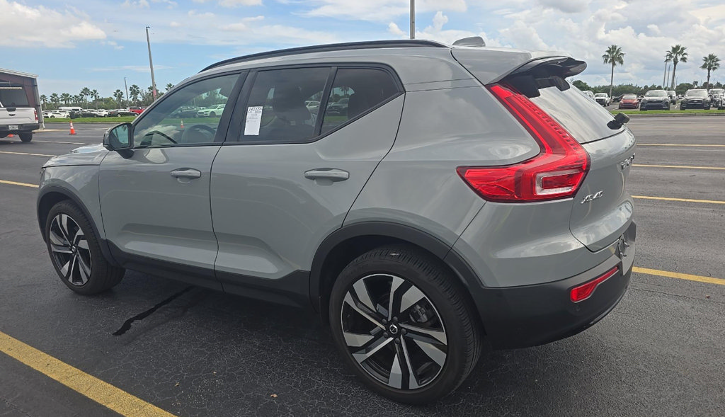Used 2024 Volvo XC40 B5 Ultimate w/ Climate Package AWD/4WD image 7