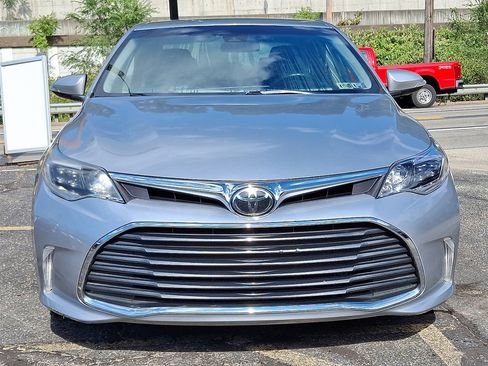 Used 2017 Toyota Avalon XLE image 2