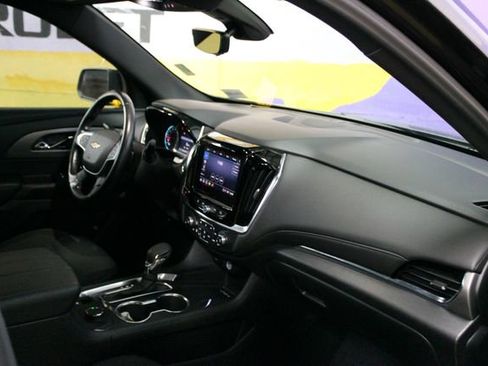 Used 2022 Chevrolet Traverse LT FWD image 12