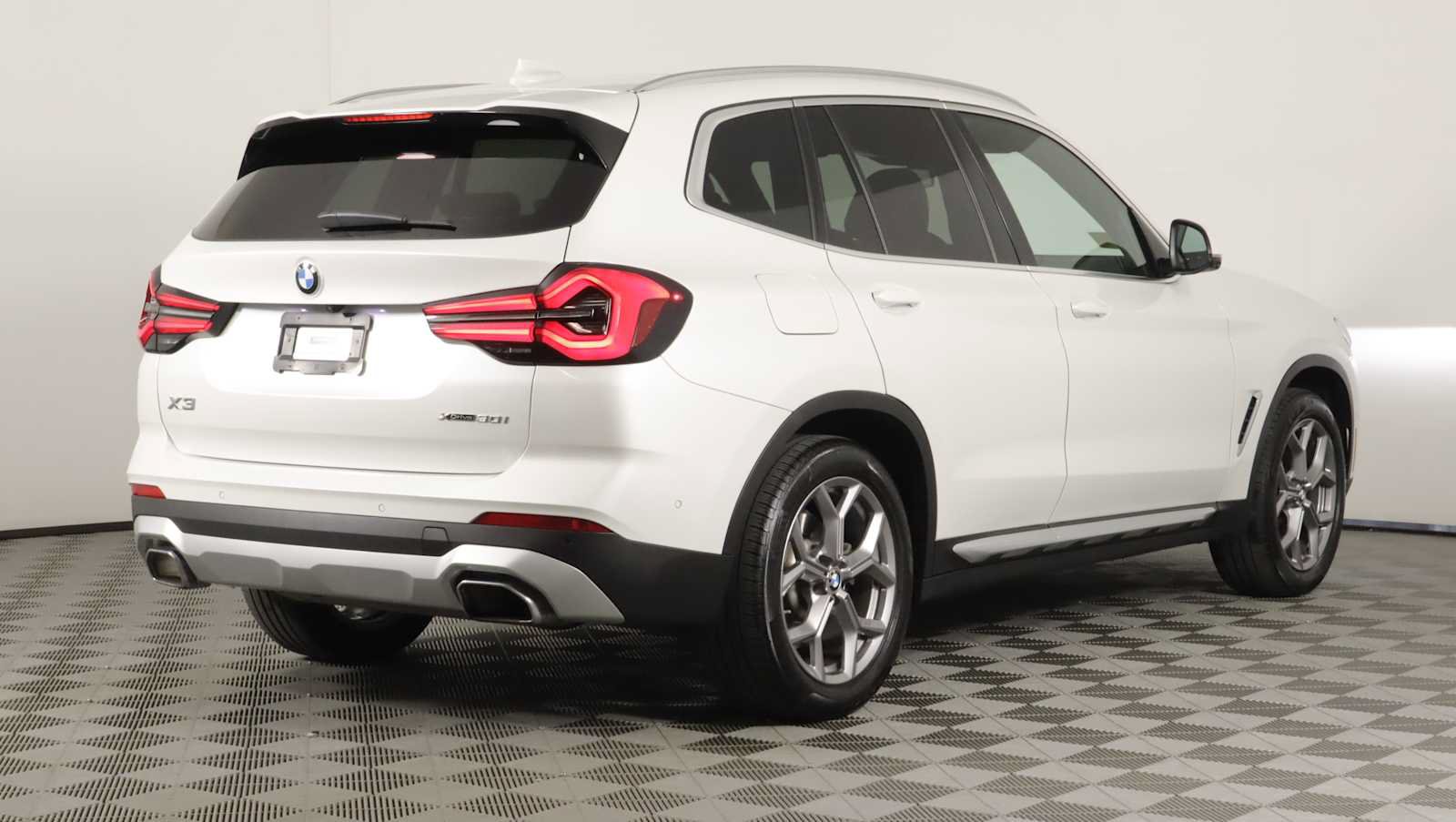 Used 2023 BMW X3 xDrive30i w/ Premium Package AWD/4WD image 6