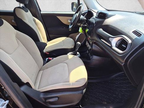 Used 2015 Jeep Renegade Latitude AWD/4WD image 19