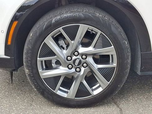 Certified 2025 Cadillac Optiq Luxury 2 w/ LPO, Floor Liner Package AWD/4WD image 6