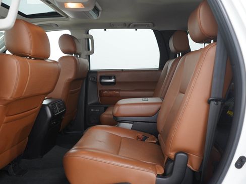 Used 2019 Toyota Sequoia Platinum AWD/4WD image 17