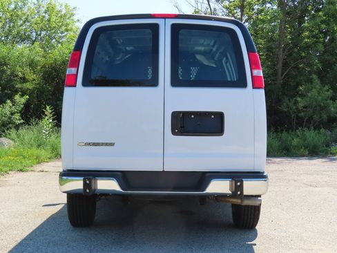 Used 2025 Chevrolet Express 2500 w/ Driver Convenience Package RWD image 5
