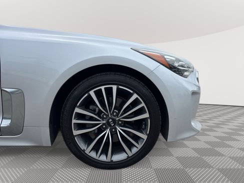 Used 2018 Kia Stinger Premium RWD image 31