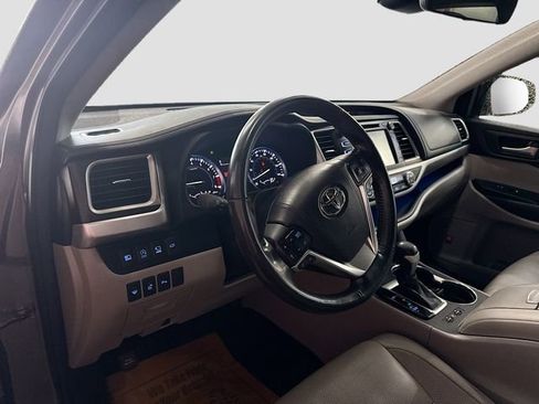 Used 2017 Toyota Highlander Limited Platinum image 10